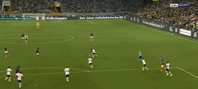 1694557779371073858.gif 法国1.gif