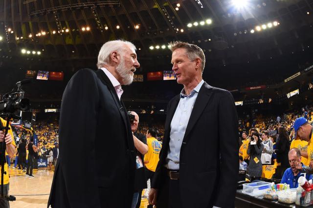 裁掉主教练的决定由谁来做？又会被哪种形式告知？